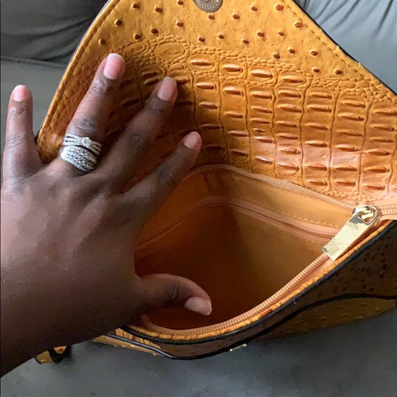 Clutch - Picture 3 of 3